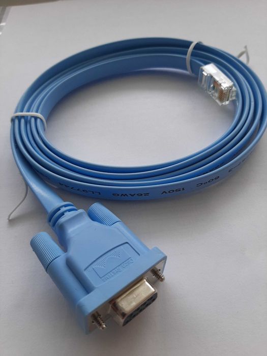 Фабричен кабел на Cisco за връзка сериен към мрежов порт