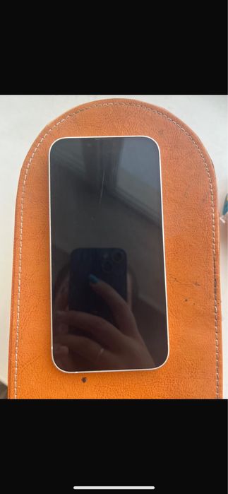 Продам айфон 13.