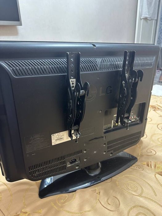 Продаю телевизор lg