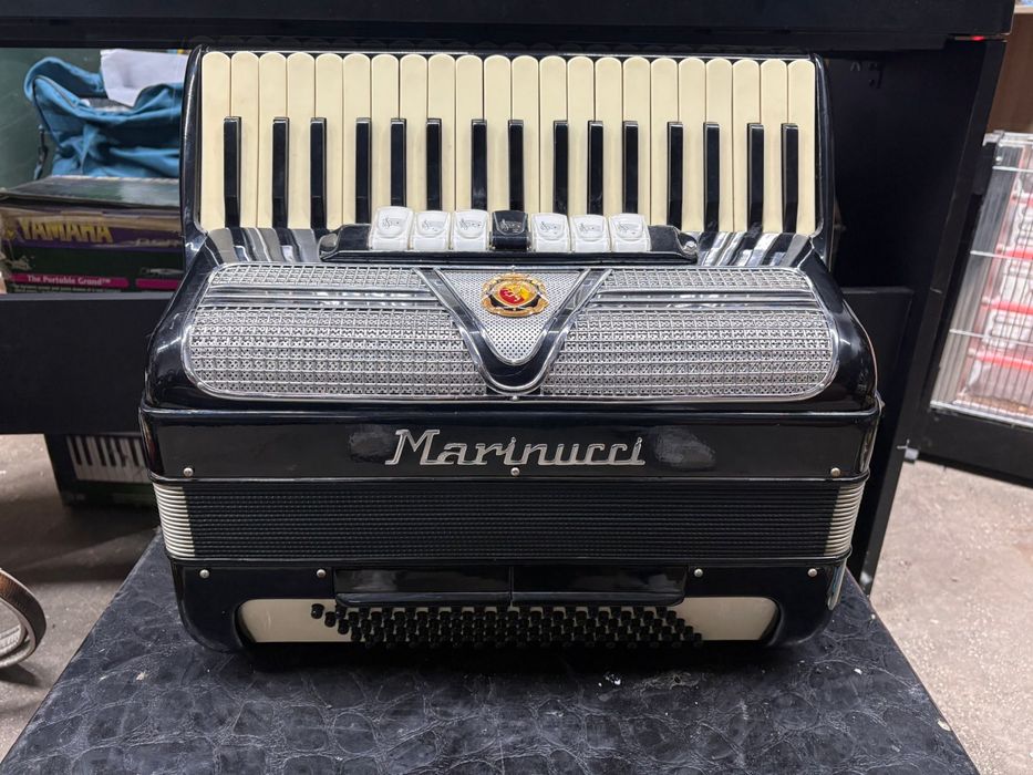 Acordeon italian Marinucci cu 80 de basi