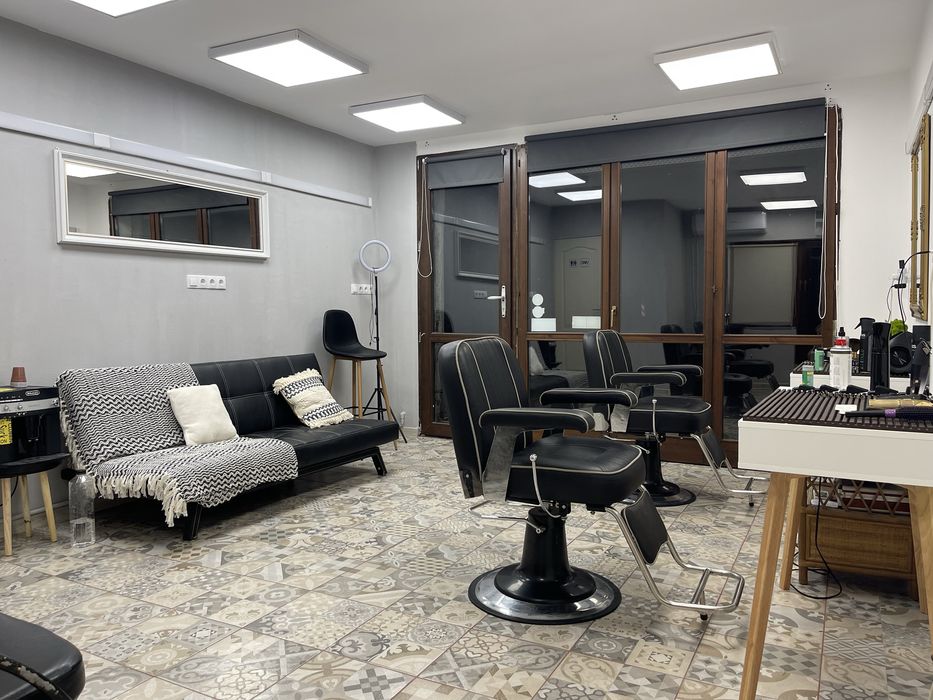 Spatiu comercial / garsoniera cu curte