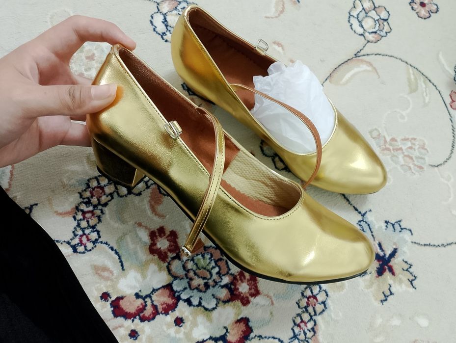 Туфли золотые танцевальные народные