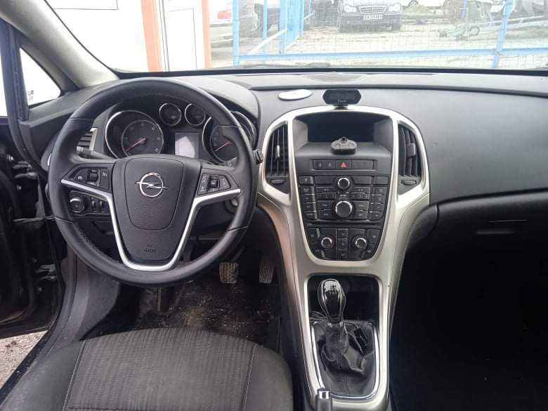 Opel Astra J на части