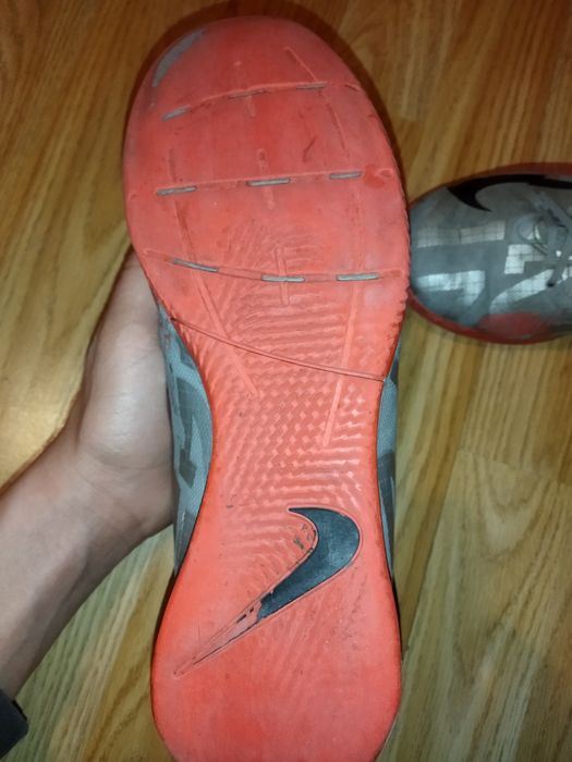 Оригинални Футболни обувки Nike 42номер