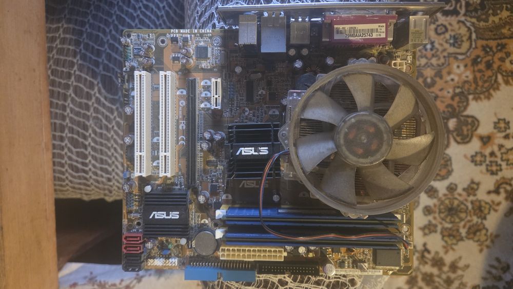 Стар компютър ddr2, celeron с вградени графики