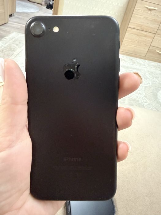 Продам iphone 7  продам