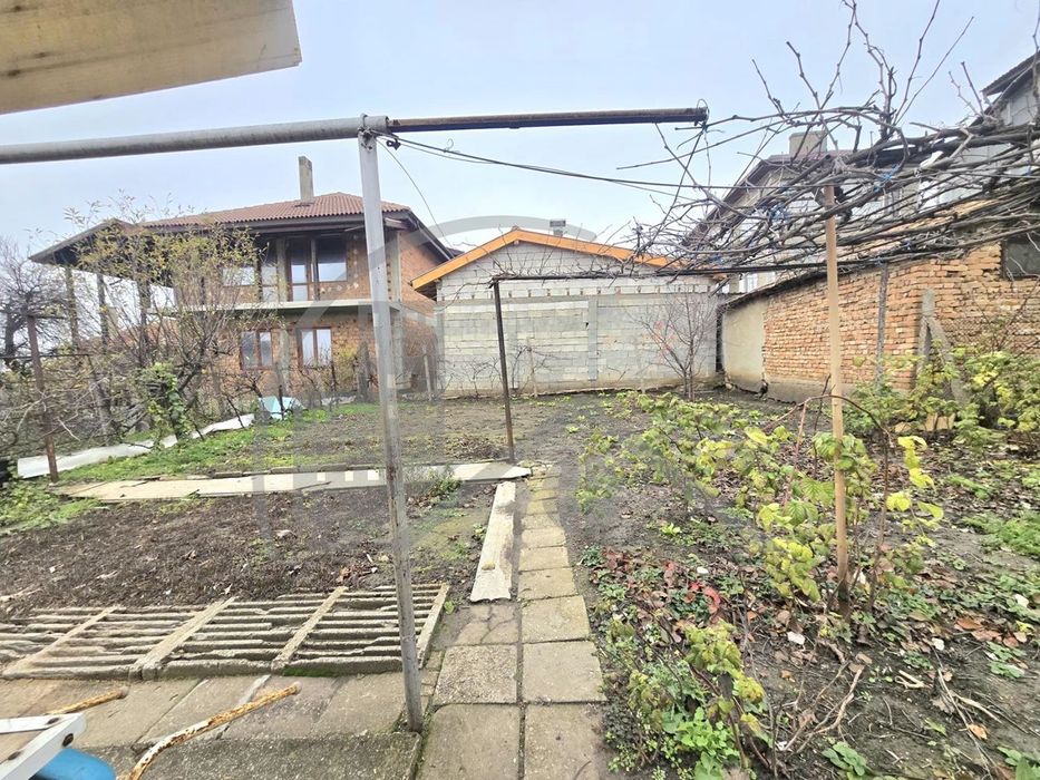 Къща в Добрич-Христо Ботев площ 100 цена 74000