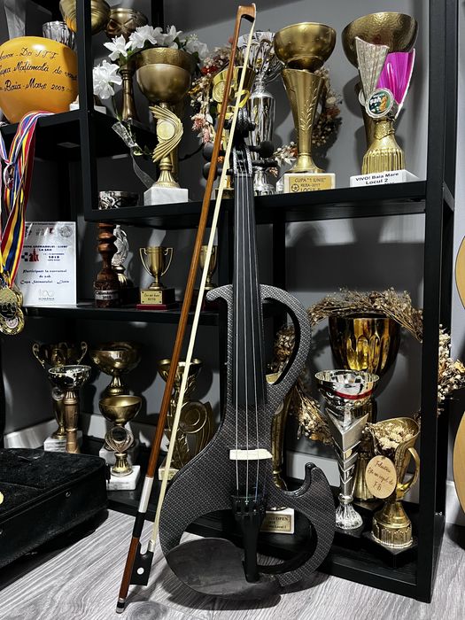 Vând vioară electrică Harley Benton (HB), noua, in stare impecabilă