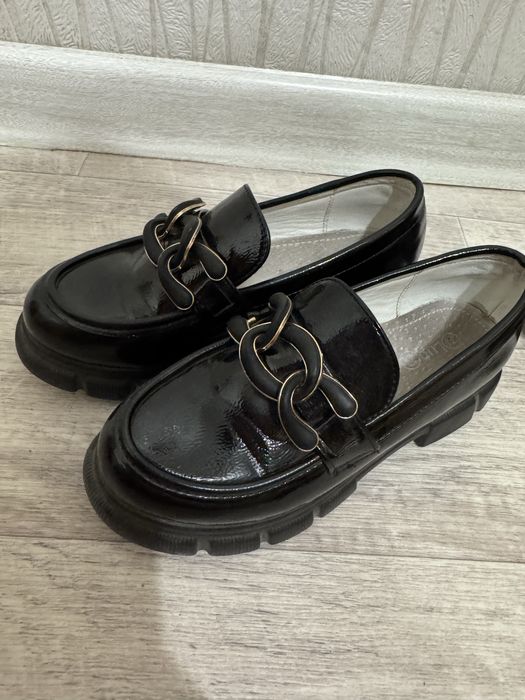 Продам детские туфли для девочек