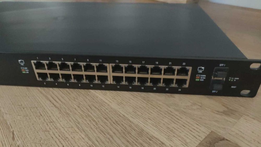 24 портов гигабитов PoE+ switch Ubiquiti EdgeSwitch 24 250W
