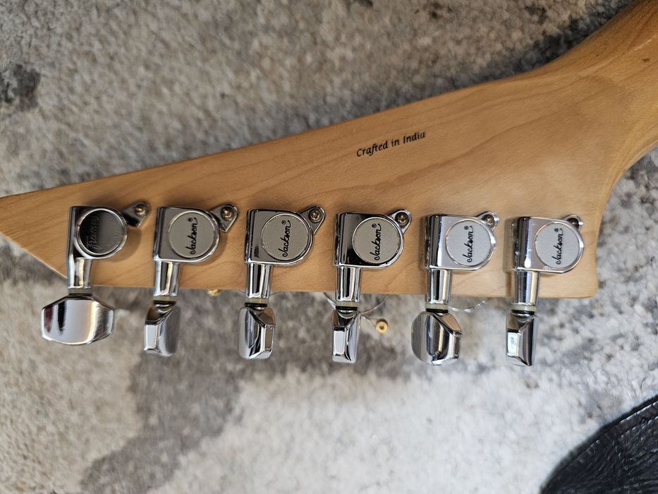 Електрическа китара Jackson JS30 Dinky Floyd Rose