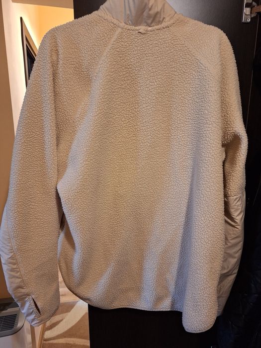 Продавам спортно яке от мъхеста материя  H&M