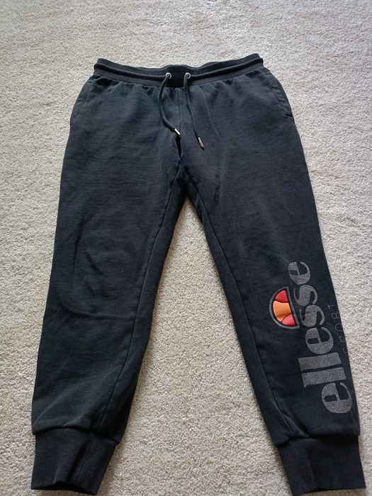 Vând pantaloni trening băieți Ellesse, produs de calitate, mărimea M.
