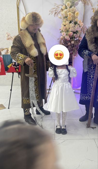 продам детское платье на 6-7 лет