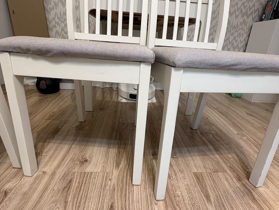 Masa extensibila cu scaune tapitate Ikea