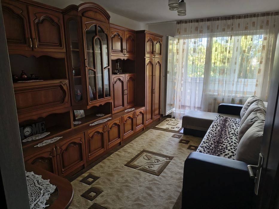 Închiriez apartament cu 2 camere