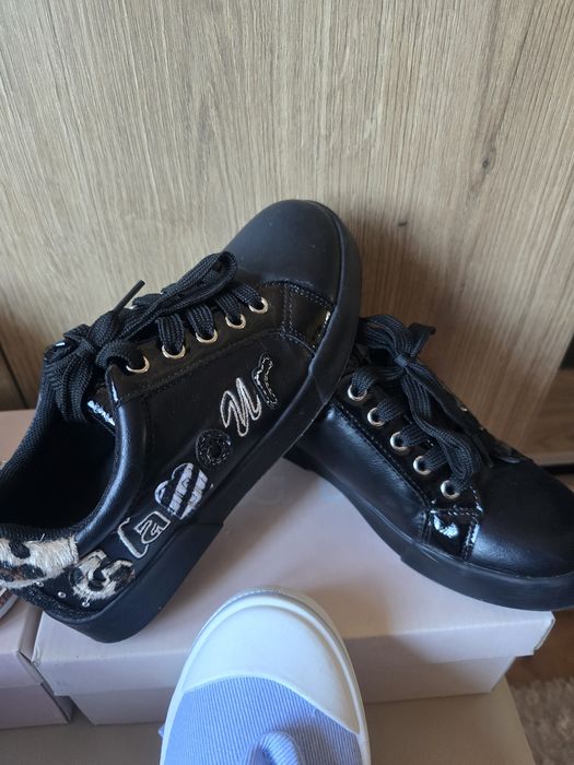 Нови боти frozen Lc Waikiki,гуменки sinsay,сандали sprandi