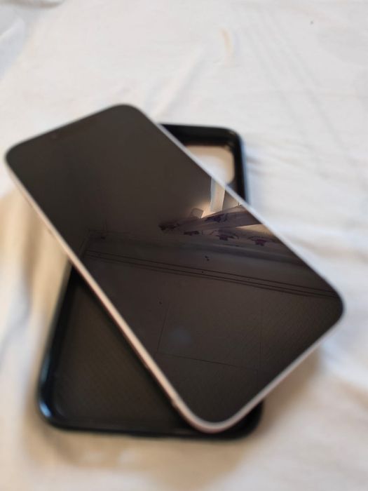 Продам iPhone 13