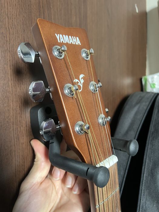 Закачалка за китара за стена