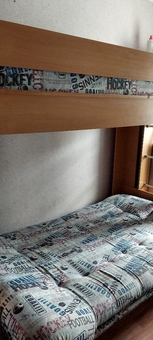 Двухъярусную кровать