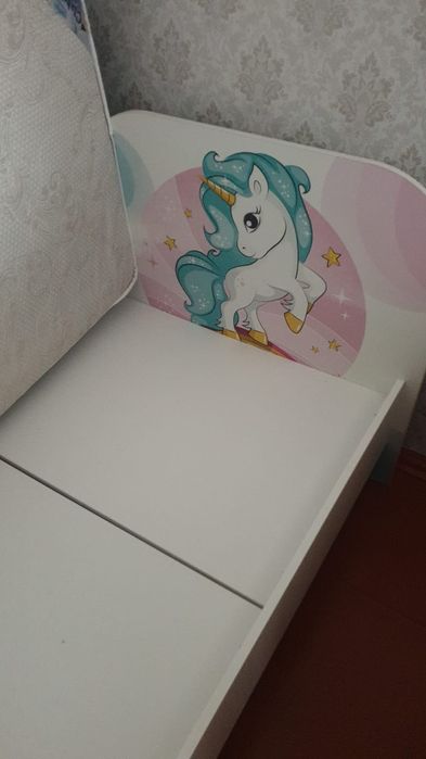 Кровать с матрасом