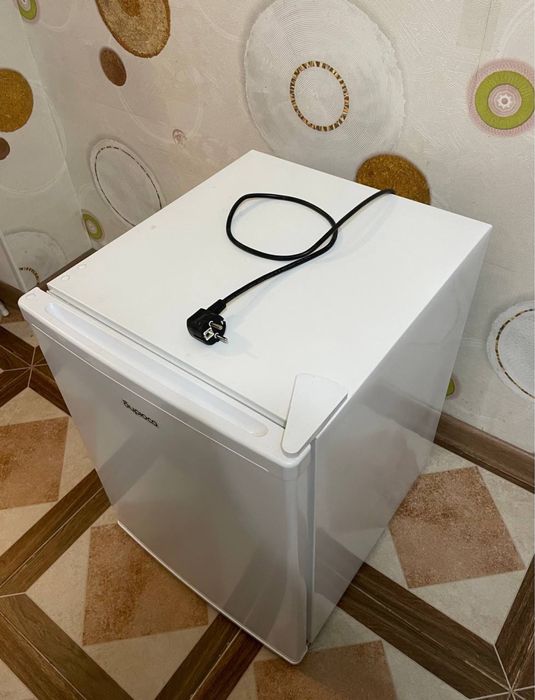 Отдам даром мини холодильник