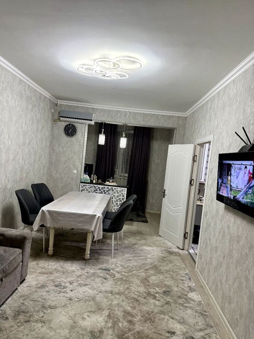 Чиланзар продаётся 3 комнатная квартира 1 этаж