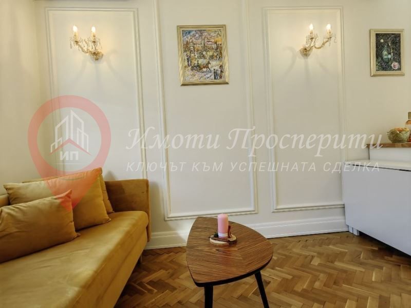 Дава се под наем Тристаен апартамент в София, Център - 75 кв.м за 1050 € - Снимка #8