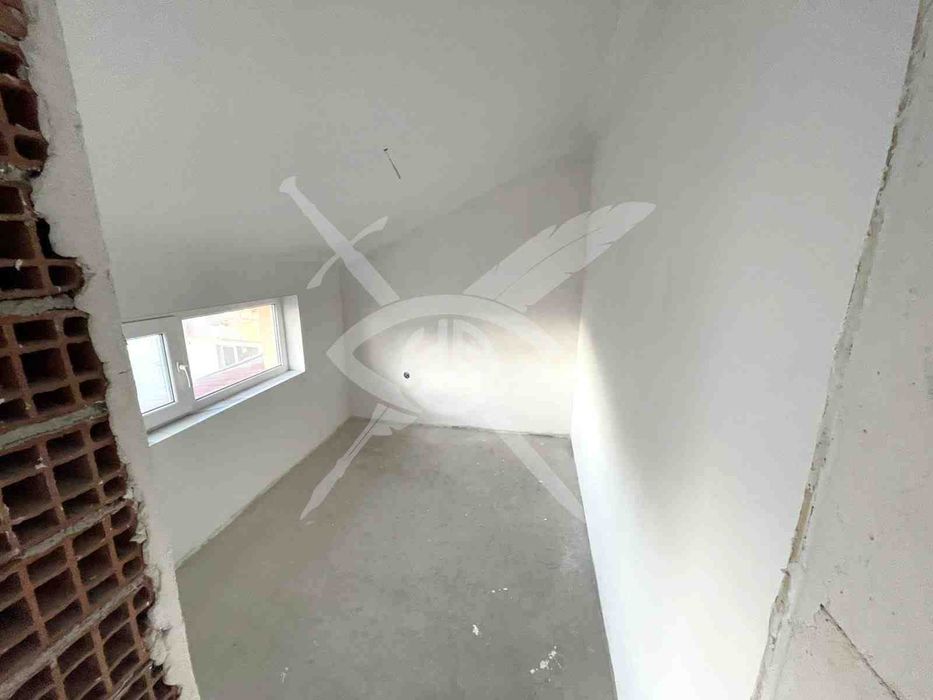 Продава се Двустаен апартамент в Айтос - 70 кв.м за 1215 €/кв.м - Снимка #2