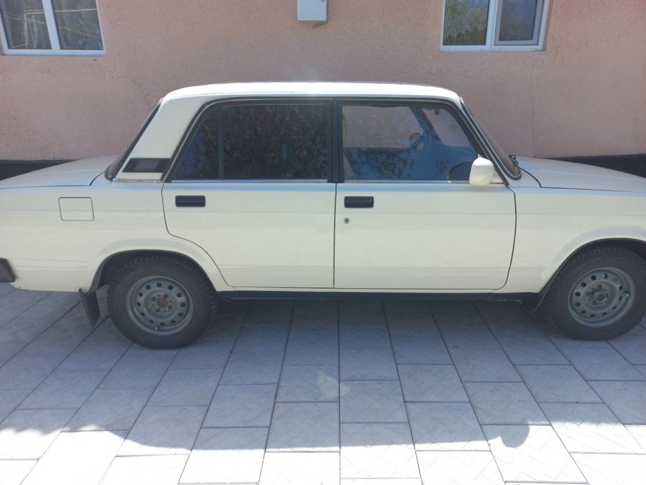 Машина ваз лада 2105