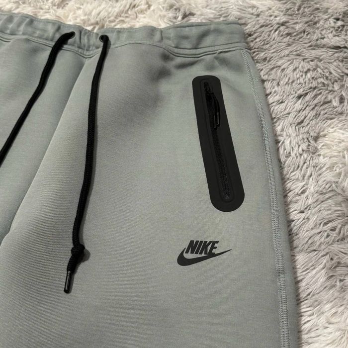 Спортивные штаны Nike Tech Fleece