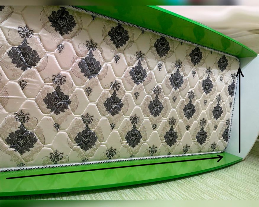 Кровать высокая+ новый матрас.Идеальное состояние