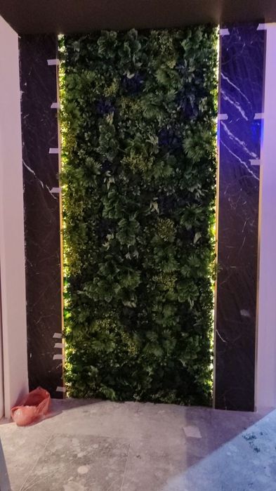 Искусственные цветы на стену