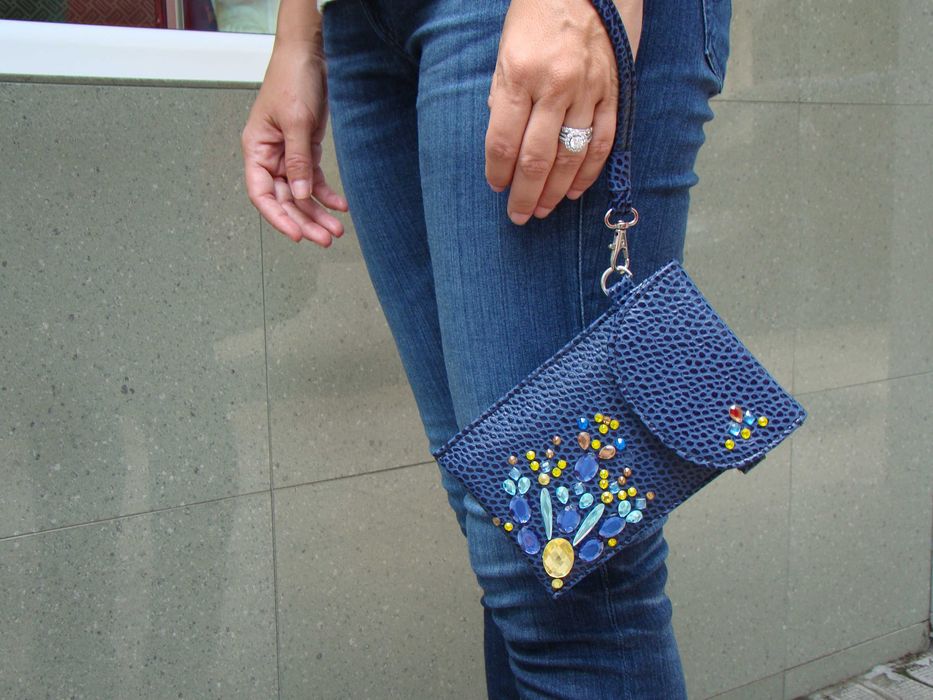 Дамски бутикови чантички за телефон и ключове