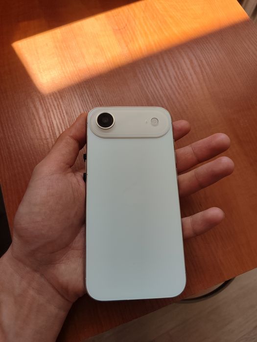 Продам Iphone Air