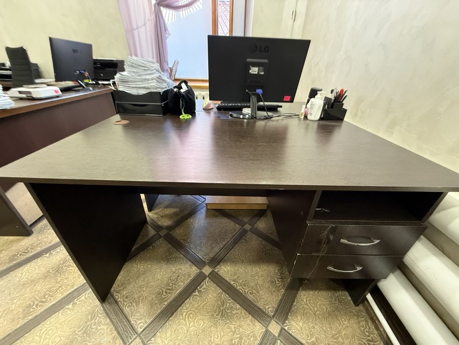 Продам офисный стол