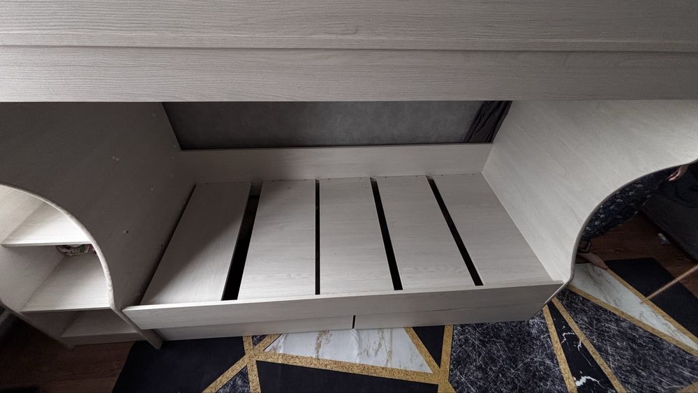 продам двухъярусную кровать