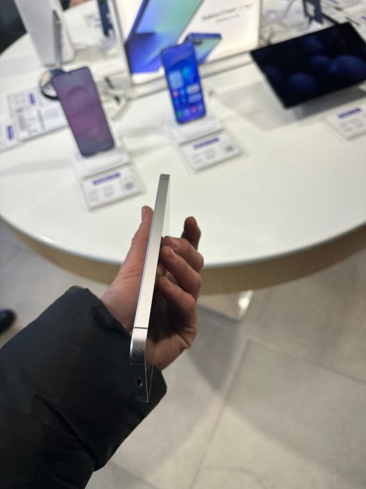 продам два телефона за 270к обе в идеальном состоянии