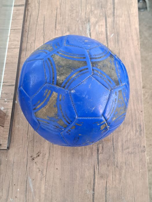 Futbo'l to'p sotiladi 100000so'm kelishami ramozon oyida arzonroqa ham