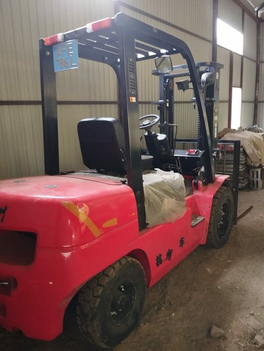 Вилочный погрузчик  2025 года.