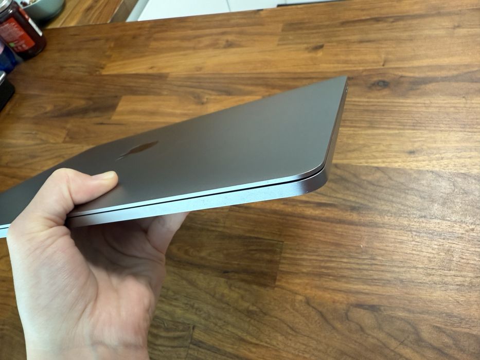 Лаптоп apple Macbook pro 13” 2017, 256gb i5, 8gb touchbar fingerprint