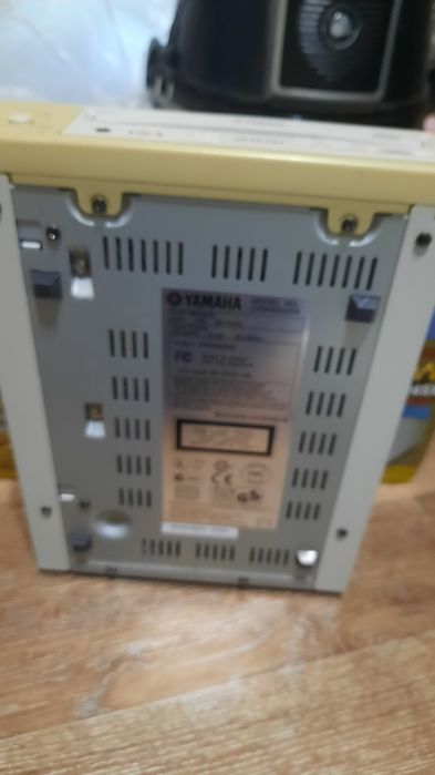 Дисковод новый YAMAHA CD-R-RW