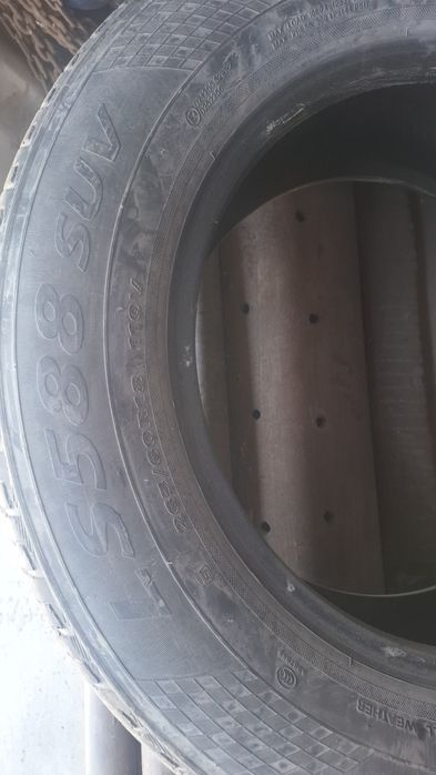 Продам шины на крузак  265/60R18
