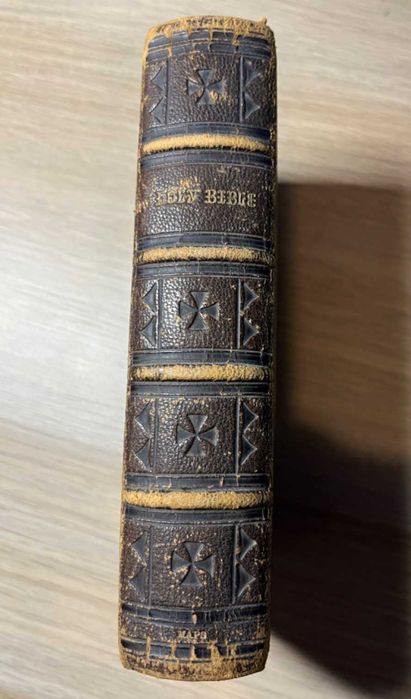 Biblia / Biblie veche ,engleza, an 1866 , coperta piele, 17x12x4 cm