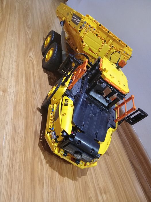 Lego tehnic transportor Volvo 6x6 42114