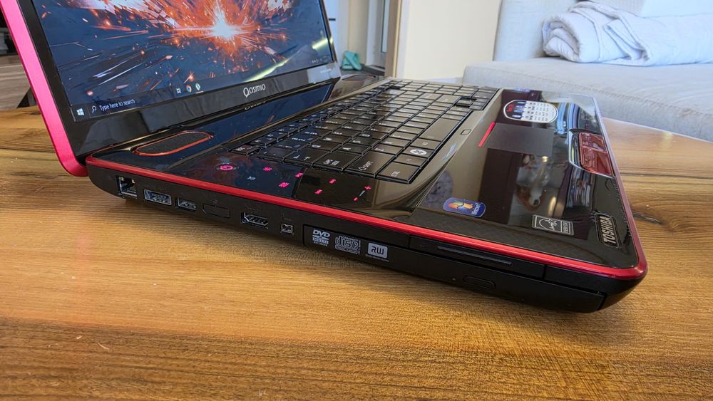 Toshiba Quosmio x505 18.4" / ретро геймърски /