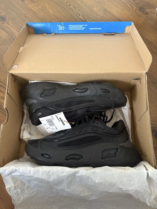 Adidas Oznova black