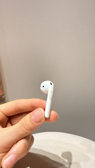Правый наушник airpods 2