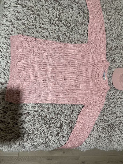 pulover roz + șapcă roz cu puf