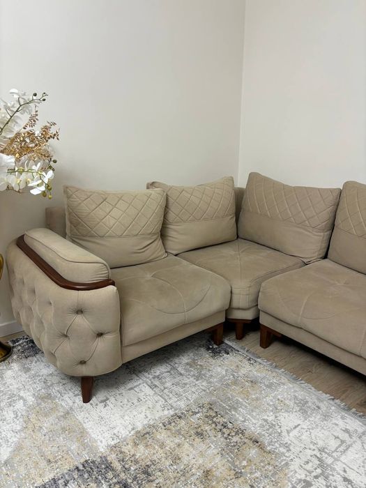 Диван Г образный